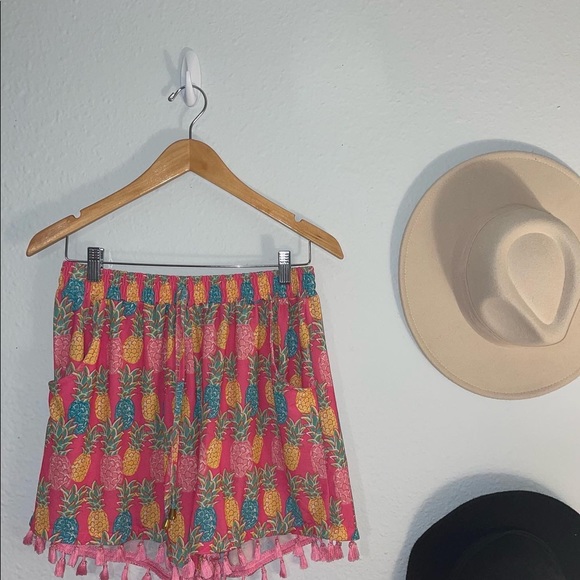 CHECK OUT WHAT’S IN HER CLOSET !! - Picture 3 of 6